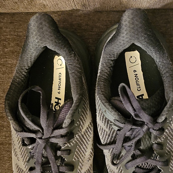 Hoka One One Clifton 9 Black and Gray Athletic Shoes 🖤🩶 - Picture 7 of 9